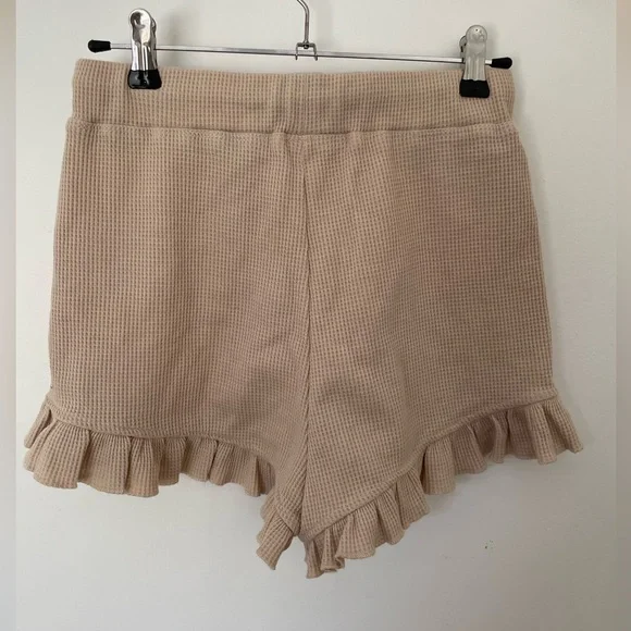 Princess Polly size 6 waffle shorts - Picture 2 of 3